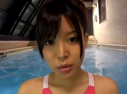 【エロ動画】例のプールで葵つかさがエッチな特別サービス